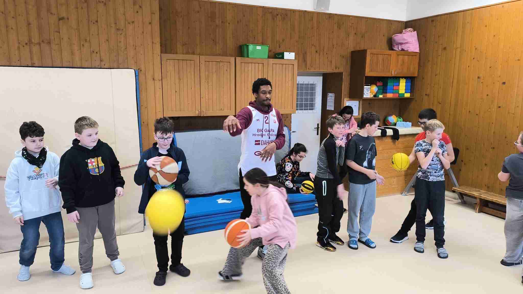 Přečtete si více ze článku USA: Kolébka basketbalu přímo v naší tělocvičně!